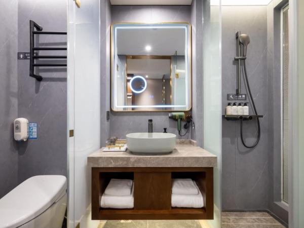 Time Traveller Boutique Hotel -In the West Lake scenic area, Lingyin Temple, Leifeng Tower, Children's playground, Free night snack, Free laundry, English communication well, Free travel advice : photo 4 de la chambre chambre double standard