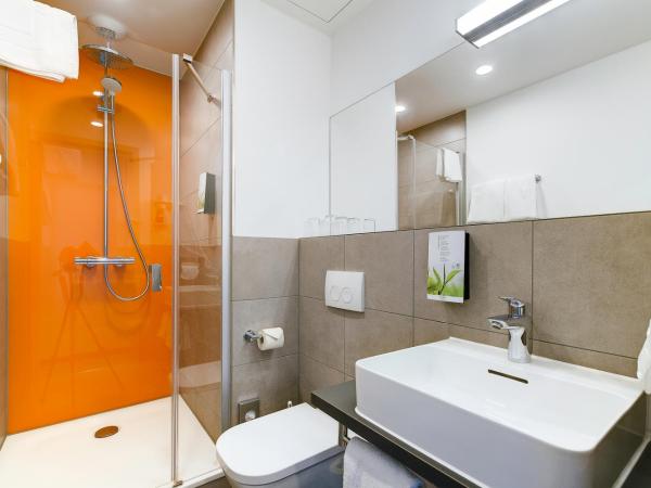 Campanile Leipzig Halle Airport : photo 2 de la chambre chambre double avec lit superposé