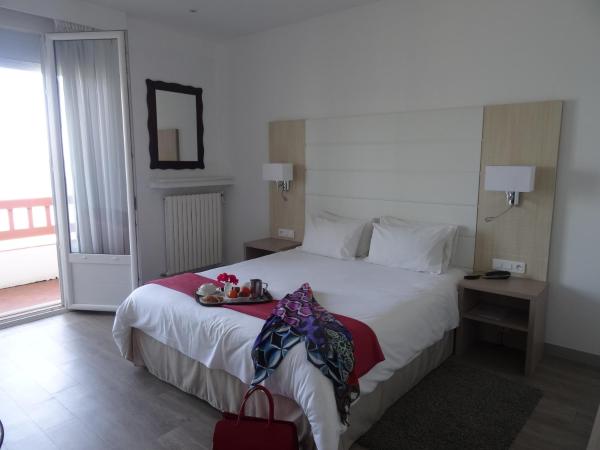 Hotel Uhainak : photo 3 de la chambre chambre double avec balcon - vue sur mer