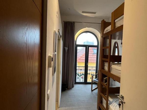 Day Off Suite&Hostel : photo 2 de la chambre lit superposé dans dortoir mixte