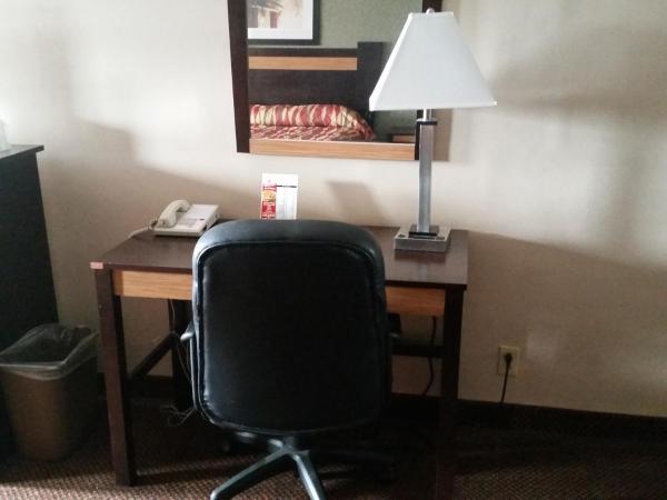 German Village Inn Motel : photo 2 de la chambre chambre lit queen-size - fumeurs