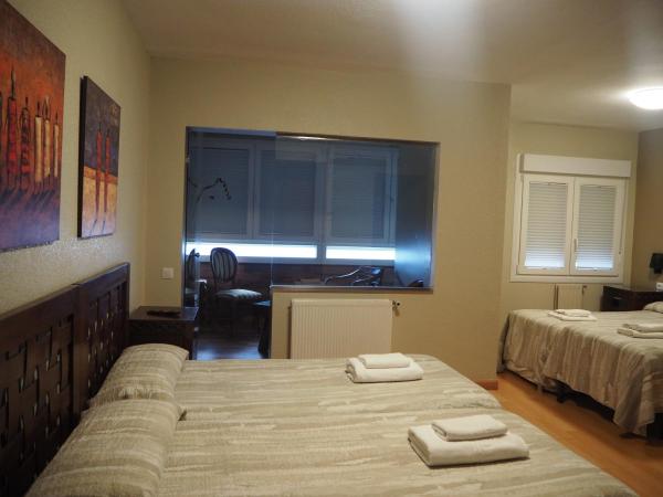 Hostal Acella : photo 3 de la chambre chambre quadruple