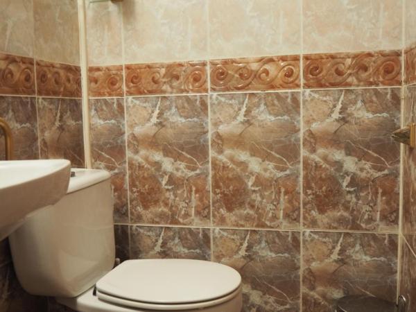 Hostal Acella : photo 2 de la chambre chambre quadruple