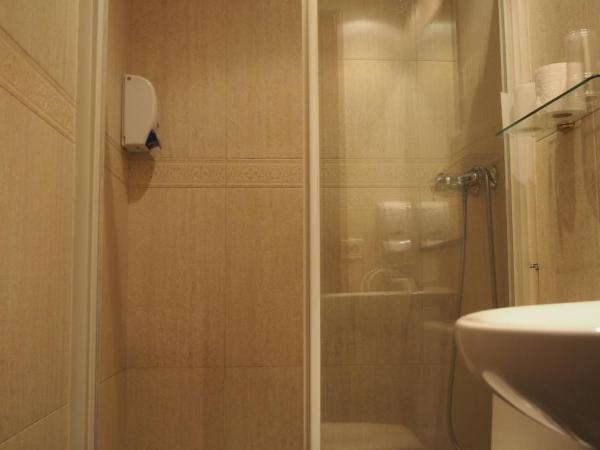 Hostal Acella : photo 5 de la chambre chambre triple