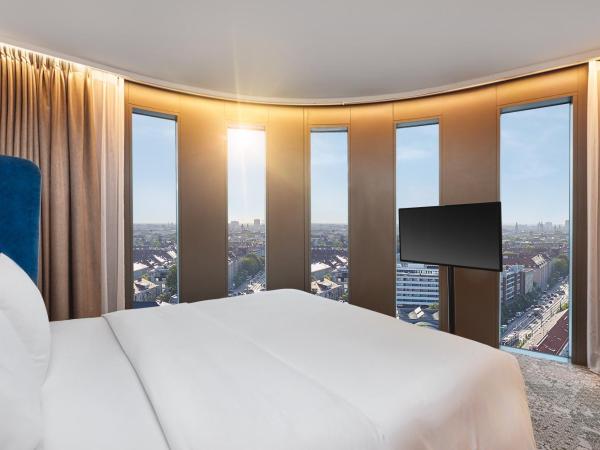 HYPERION Hotel München : photo 3 de la chambre chambre lit king-size affaires