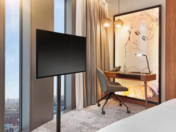 HYPERION Hotel München : photo 6 de la chambre chambre lit king-size panorama