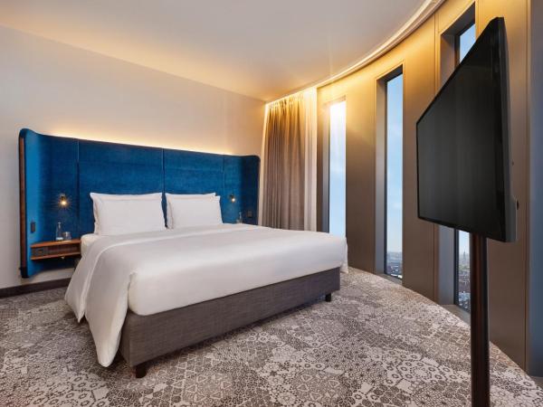 HYPERION Hotel München : photo 3 de la chambre chambre lit king-size panorama