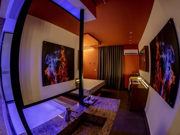 Motel Belle (Adult Only) : photo 1 de la chambre chambre double de luxe avec baignoire spa