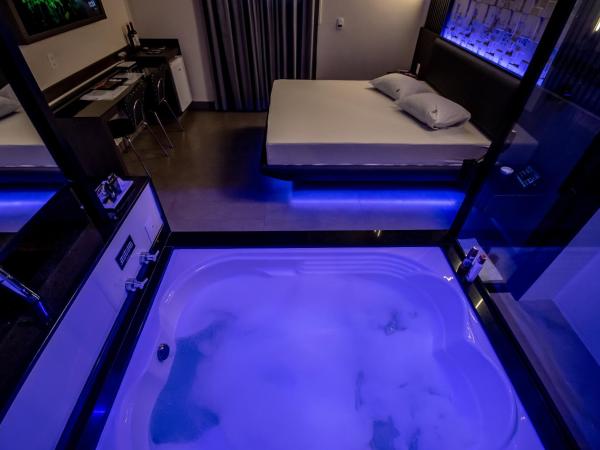 Motel Belle (Adult Only) : photo 3 de la chambre chambre double de luxe avec baignoire spa