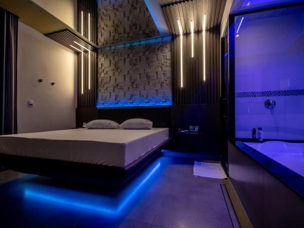 Motel Belle (Adult Only) : photo 5 de la chambre chambre double de luxe avec baignoire spa