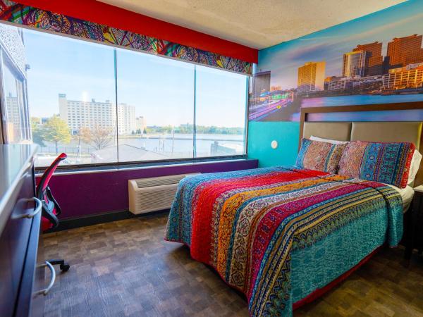 Philly Inn & Suites : photo 4 de la chambre chambre lit king-size deluxe