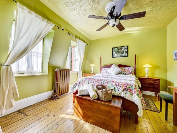 B&B Au Petit Roi : photo 9 de la chambre chambre lit queen-size avec salle de bains commune 