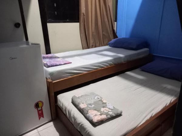 Hostel Sapucali : photo 1 de la chambre chambre triple Économique avec salle de bains commune