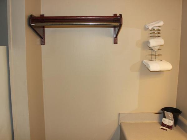 Red Carpet Inn - Louisville : photo 4 de la chambre studio lit king-size