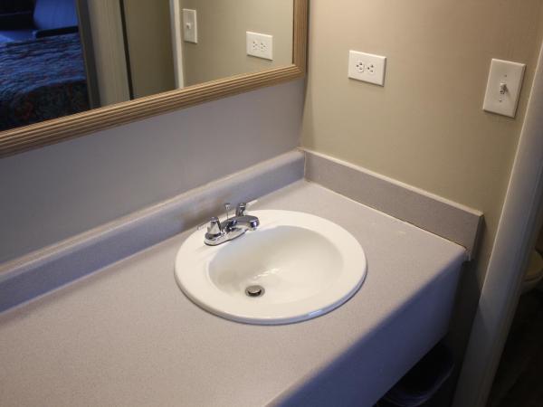 Red Carpet Inn - Louisville : photo 6 de la chambre studio lit king-size