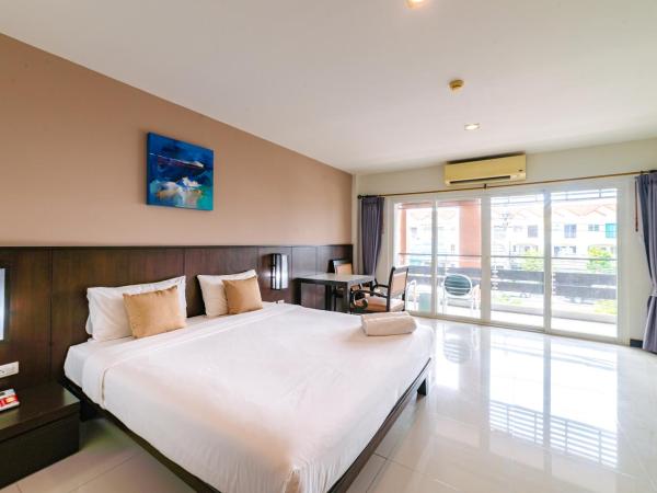 Ratana Hotel Sakdidet : photo 10 de la chambre chambre deluxe double ou lits jumeaux