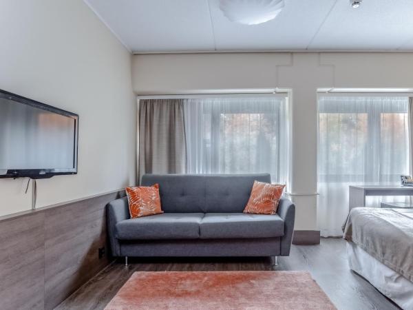 Holiday Club Turun Caribia : photo 2 de la chambre chambre lit king-size supérieure avec baignoire