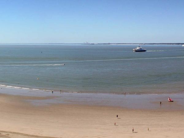 Best Western Htel Royan Ocan : photo 7 de la chambre chambre double confort - vue latrale sur mer