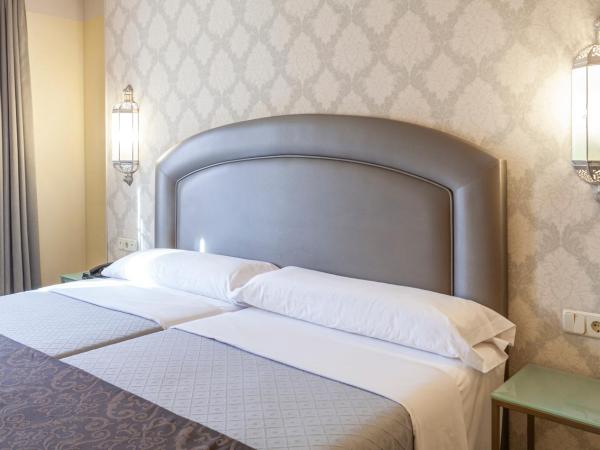 Hotel Macià Alfaros : photo 7 de la chambre chambre double ou lits jumeaux