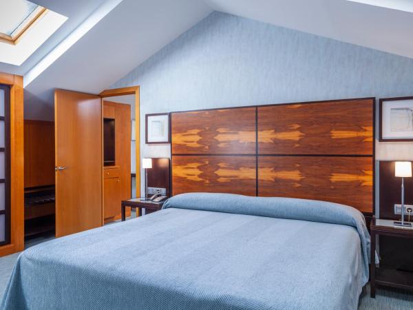 Hotel Macià Alfaros : photo 1 de la chambre suite deluxe avec baignoire spa