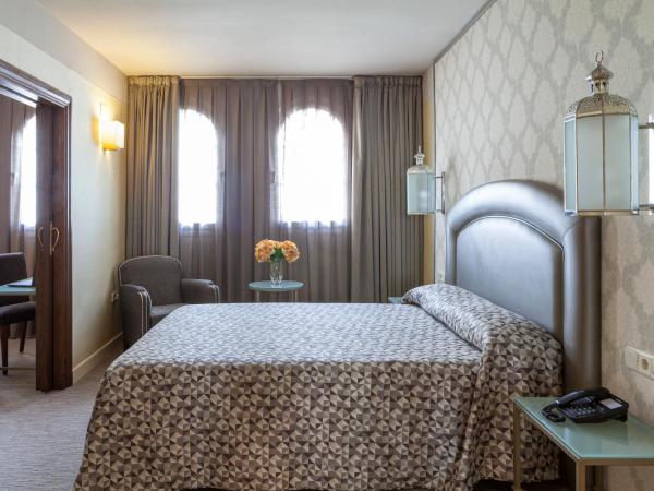 Hotel Macià Alfaros : photo 7 de la chambre suite junior familiale