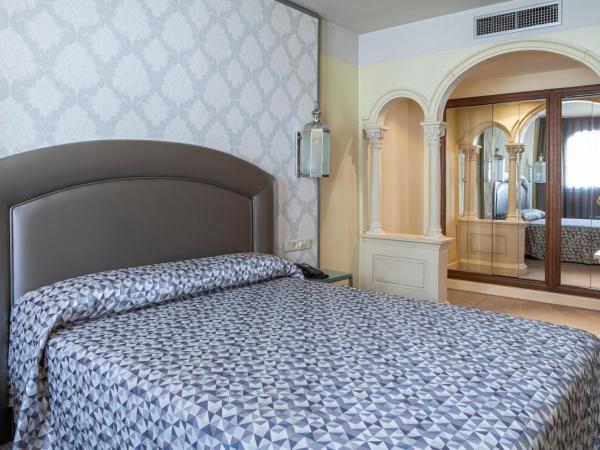 Hotel Macià Alfaros : photo 3 de la chambre suite junior familiale