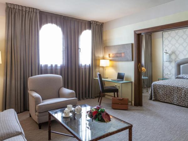 Hotel Macià Alfaros : photo 1 de la chambre suite junior familiale