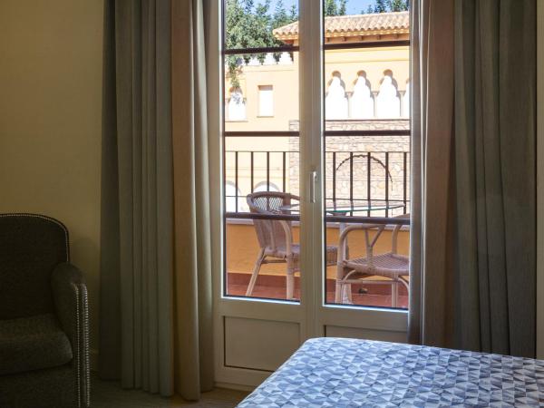 Hotel Macià Alfaros : photo 5 de la chambre chambre lits jumeaux avec terrasse