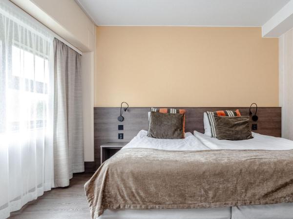 Holiday Club Turun Caribia : photo 5 de la chambre suite lit king-size