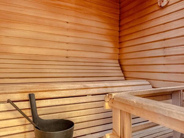 Holiday Club Turun Caribia : photo 6 de la chambre suite lit king-size