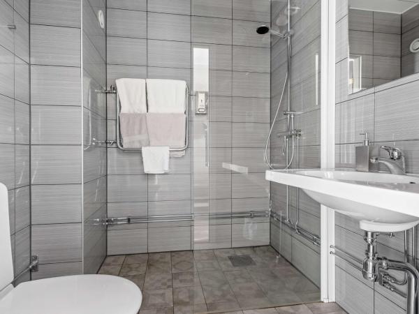 Best Western Hotell Ett : photo 4 de la chambre chambre lit queen-size avec canapé-lit