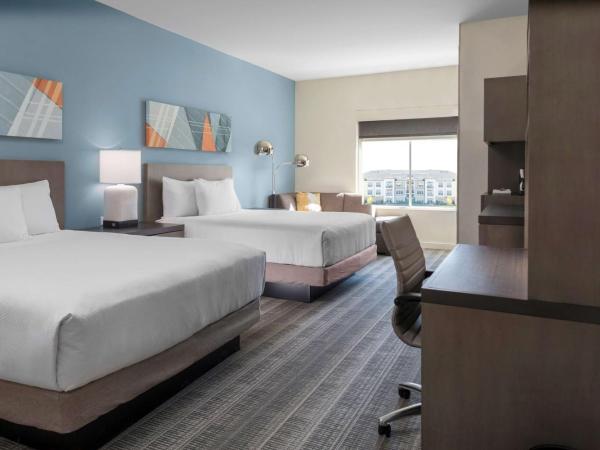 Hyatt House Charlotte Rea Farms : photo 1 de la chambre chambre avec 2 lits queen-size et salon