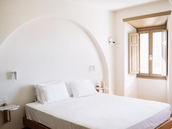 Ammothines Cycladic Suites : photo 5 de la chambre suite supérieure avec vue sur mer
