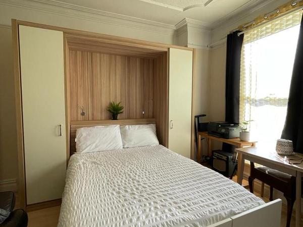 Room in family home near Penny Lane Liverpool : photo 2 de la chambre chambre double