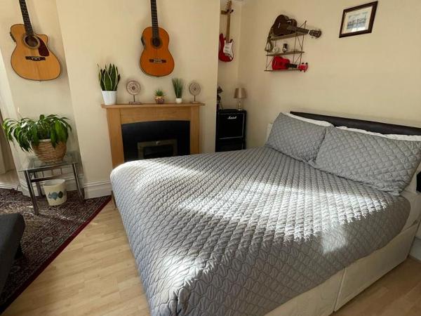 Room in family home near Penny Lane Liverpool : photo 2 de la chambre chambre double deluxe