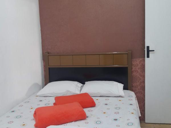Hostel My Place Hospedaria : photo 1 de la chambre chambre double avec salle de bains privative