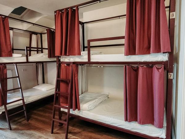 Safestay Prague Charles Bridge : photo 7 de la chambre bed in 8-bed female dormitory room ensuite