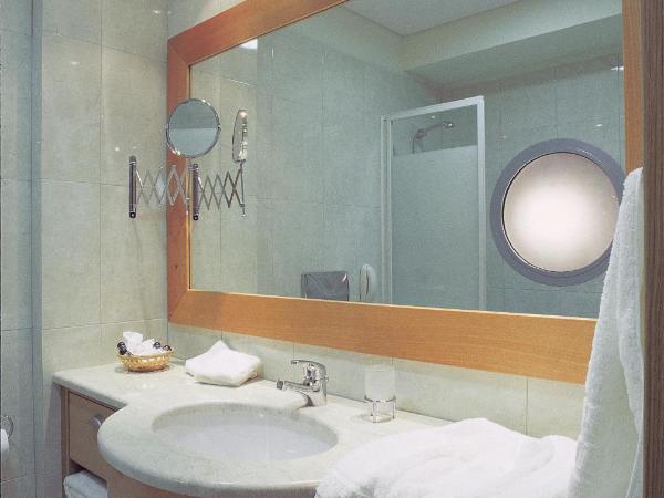 The Athenian Callirhoe Exclusive Hotel : photo 1 de la chambre chambre double ou lits jumeaux avec lit d'appoint (3 adultes)