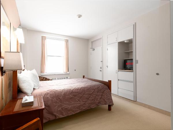 Guest House on the Mount : photo 2 de la chambre queen bed with half washroom