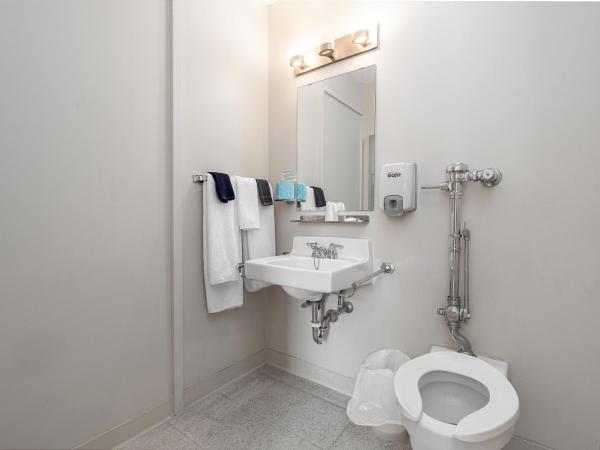 Guest House on the Mount : photo 5 de la chambre queen bed with half washroom