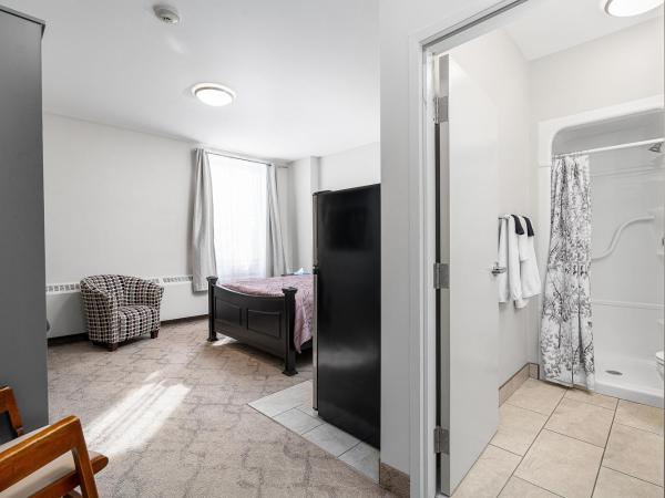 Guest House on the Mount : photo 5 de la chambre queen bed with full bath and kitchenette