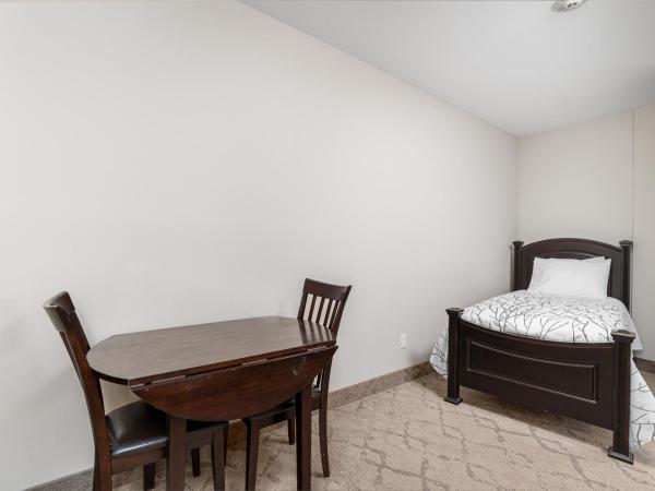 Guest House on the Mount : photo 4 de la chambre queen bed and single bed with full bath and kitchenette