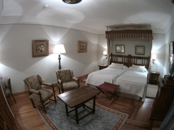 Parador de Santiago - Hostal Reis Catolicos : photo 1 de la chambre chambre double standard