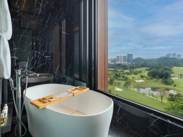 M Resort & Hotel Kuala Lumpur : photo 4 de la chambre suite lit king-size exécutive - vue sur parcours de golf
