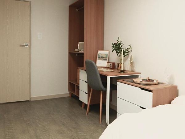 White Story : photo 6 de la chambre chambre simple avec toilettes et douche communes