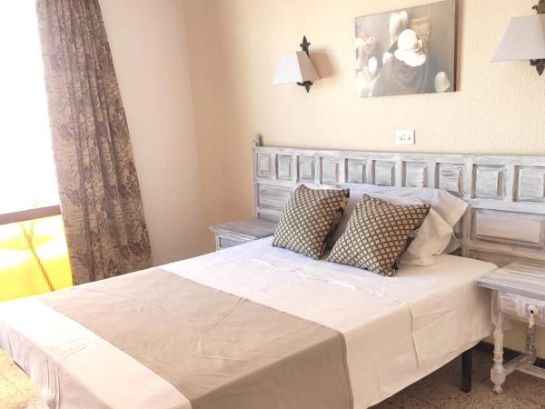 Hostal Santa Ana : photo 1 de la chambre chambre double