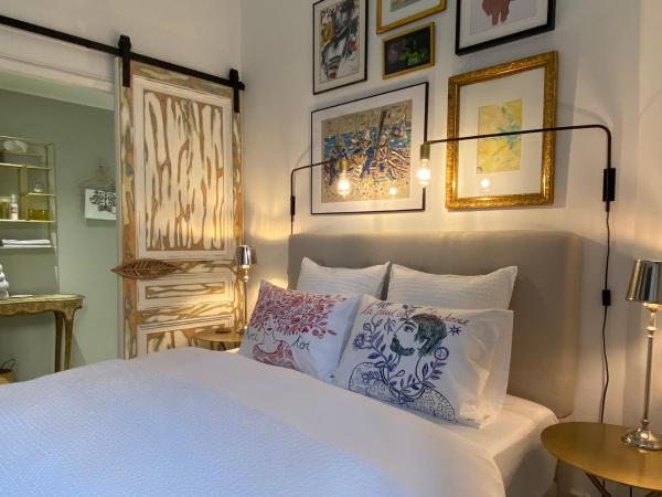 Un palmier à sa fenêtre : photo 1 de la chambre chambre double avec salle de bains privative