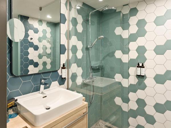 BASSENA Wien Donaustadt : photo 5 de la chambre chambre avec douche