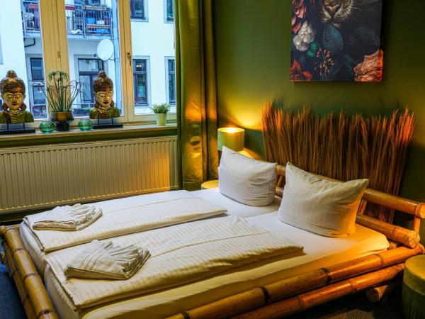 LaLeLu Hostel Dresden : photo 4 de la chambre chambre double standard avec salle de bains commune