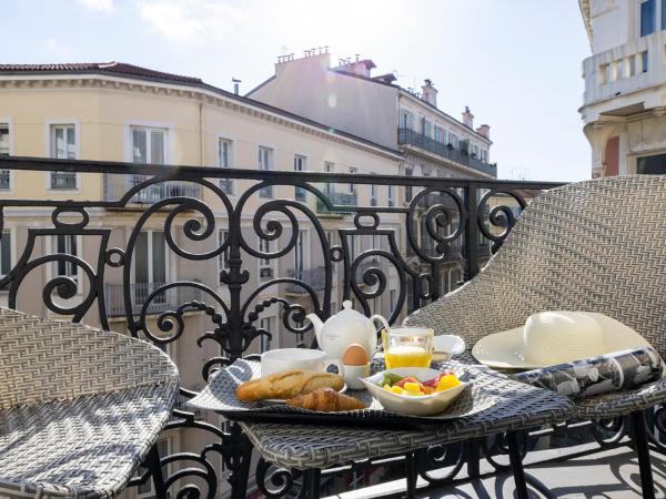 Hotel 66 Nice : photo 2 de la chambre suite junior avec balcon